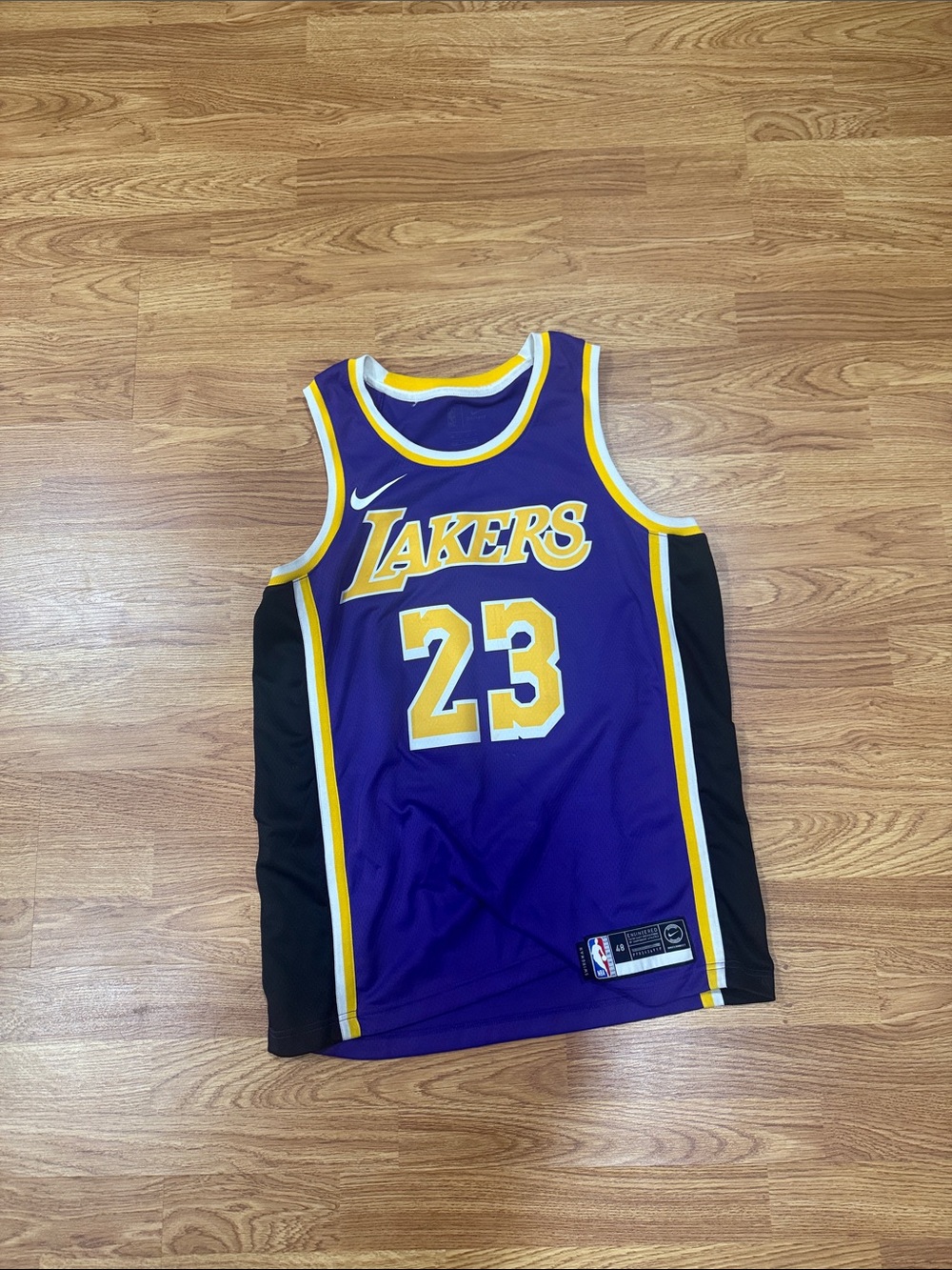 Los Angeles lakers LeBron James jersey